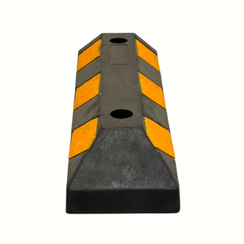 Reinforced Short Rubber Reflective Marking Wheel Stops