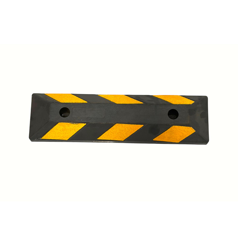 Reinforced Short Rubber Reflective Marking Wheel Stops