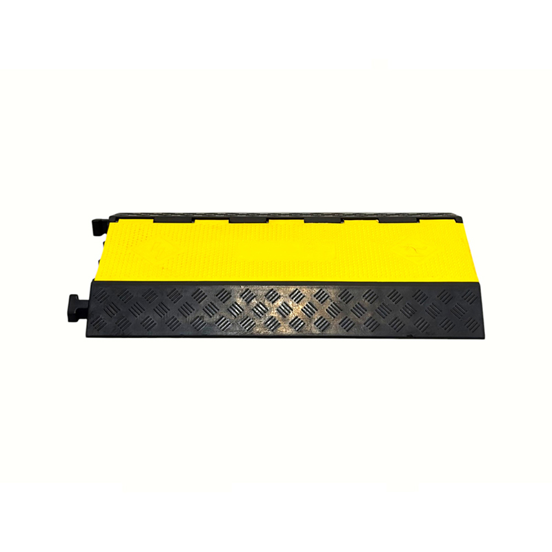 Reinforced Rubber Base High-Load-Bearing Capacity Pvc Cover 3-Channel Heavy-Duty Cable Protector