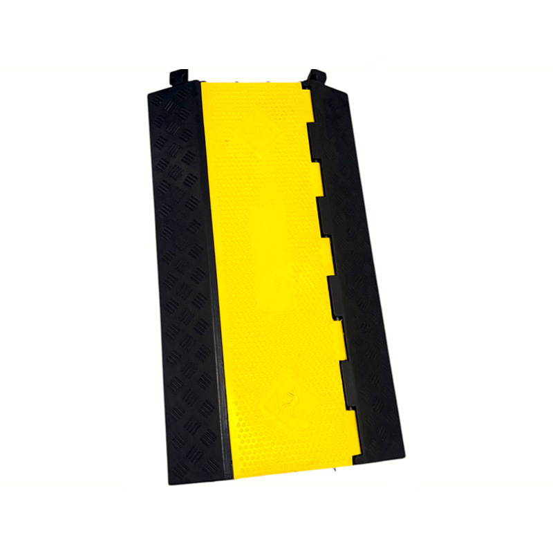 Reinforced Rubber Base High-Load-Bearing Capacity Pvc Cover 3-Channel Heavy-Duty Cable Protector