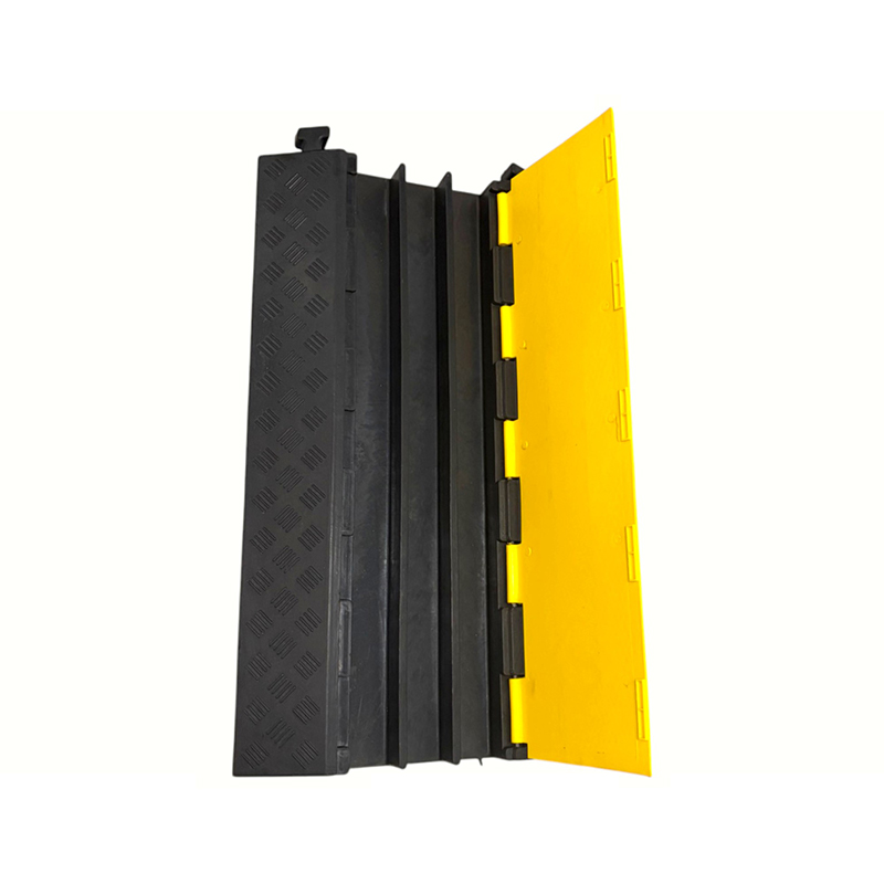 Reinforced Rubber Base High-Load-Bearing Capacity Pvc Cover 3-Channel Heavy-Duty Cable Protector