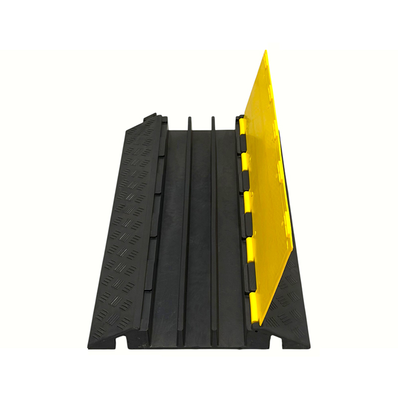 Reinforced Rubber Base High-Load-Bearing Capacity Pvc Cover 3-Channel Heavy-Duty Cable Protector