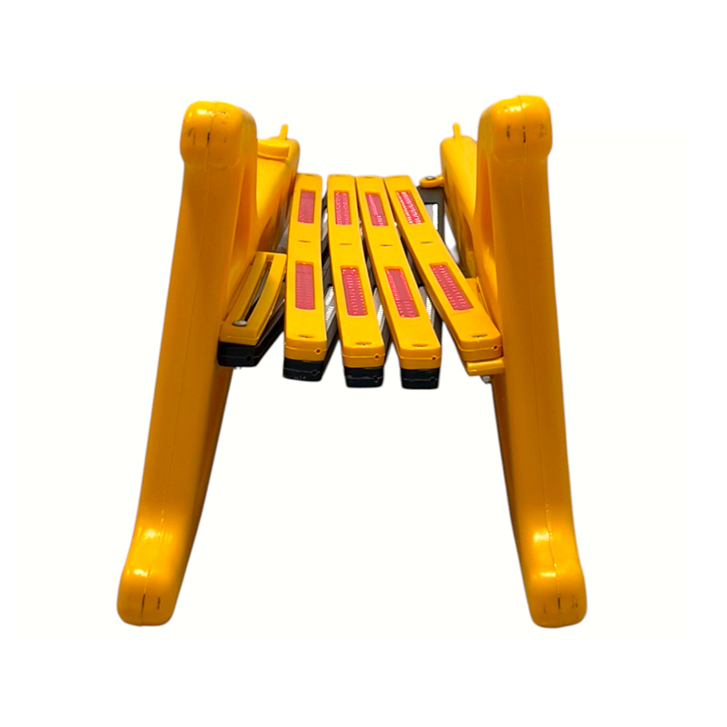 High-visibility Portable Water-Filled Expandable Safety Guardrail