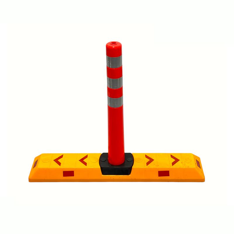 Modular Flexible Delineator Post with Traffic Lane Separator Curb