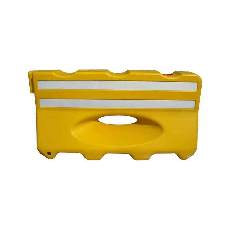 Interlocking Water-Filled Plastic Traffic Barrier for Road Safety Interlocking Water-Filled Plastic Traffic Barrier for Road Safety