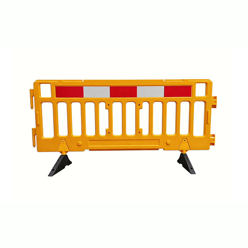 Plastic Pedestrian Crowd Control Barrier with Swivel Feet