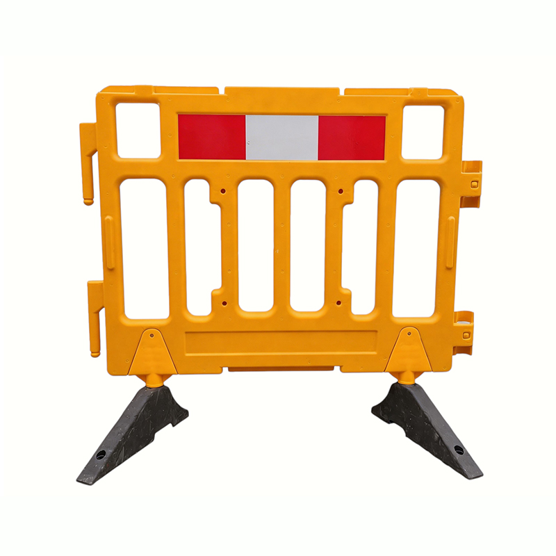 Modular Plastic Crowd Control Barrier with Rotating Rubber Base